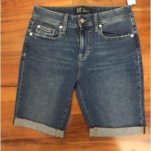 Women’s Gap Sz 4/27 NWT 9” Bermuda denim shorts